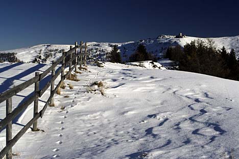 Pohled na heben mezi horn stanic Strohsackbahn a vrcholem Kaiserburg 2055 m