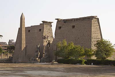 Zbylý obelisk v Luxoru