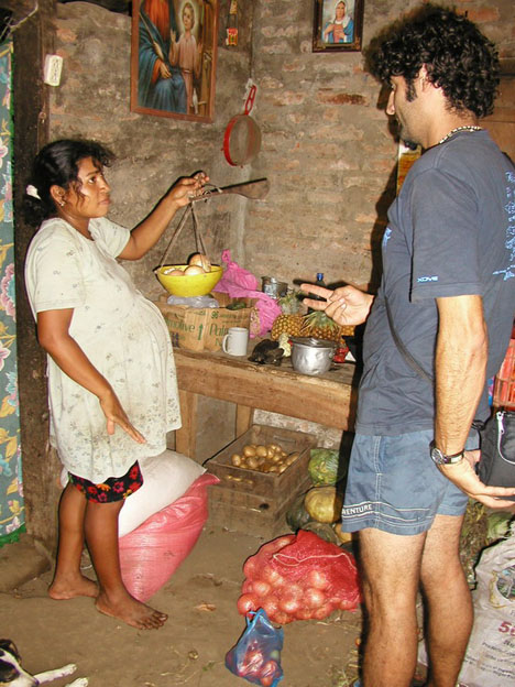 Isla Ometepe, pansk turista kupuje zeleninu