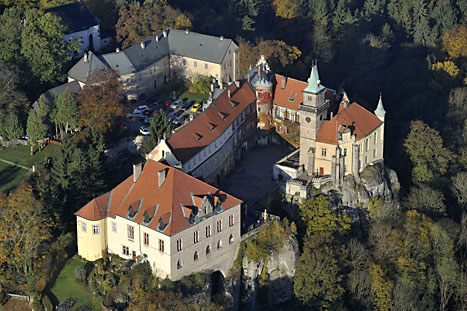 Zámek Hrubá Skála