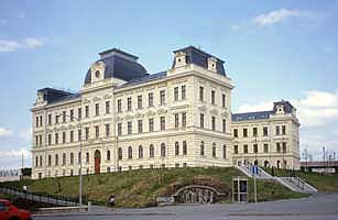 Renovovaná budova - Hamburk, dnes soudní budova.