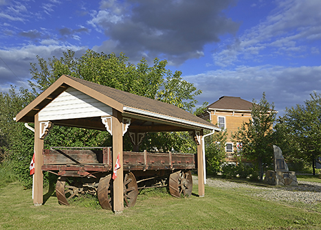 The Binet House - Interpretative Centre s vozem na kterém se převážela stříbrná ruda
