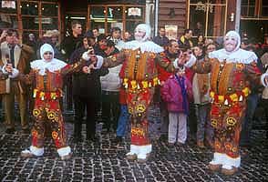 Karnevalové masky v Binche